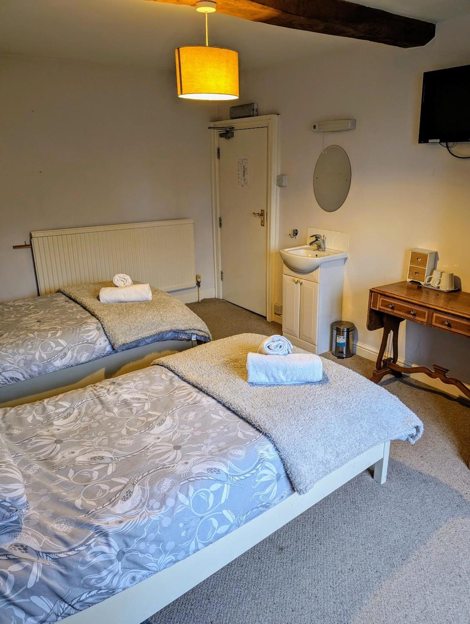 Maidford Bartholomew Arms Bed & Breakfast エクステリア 写真