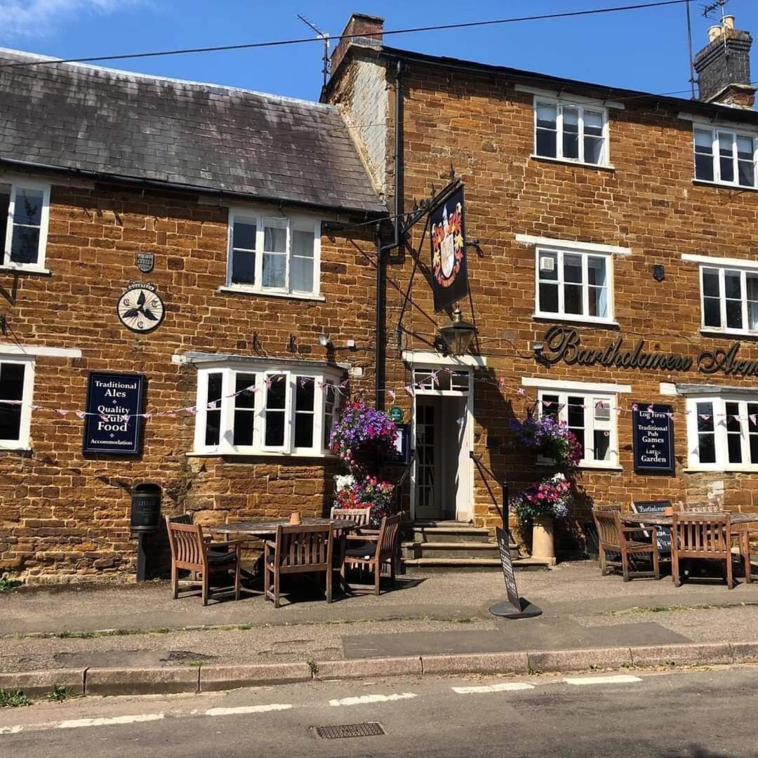 Maidford Bartholomew Arms Bed & Breakfast エクステリア 写真